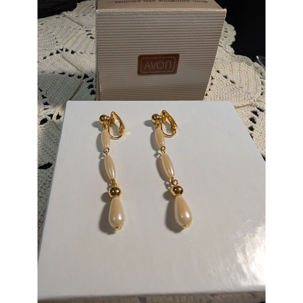 Vintage 1991 Avon Swingtime Faux Pearl Clip On Earrings NIB